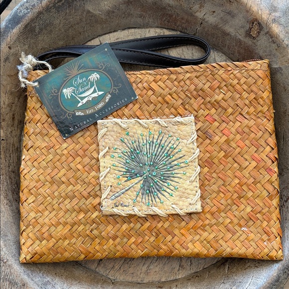 Sun And Sand Handbags - NWT Sun & Sand Natural Woven Wristlet Clutch Signed Paul Brent Beaded Medallion